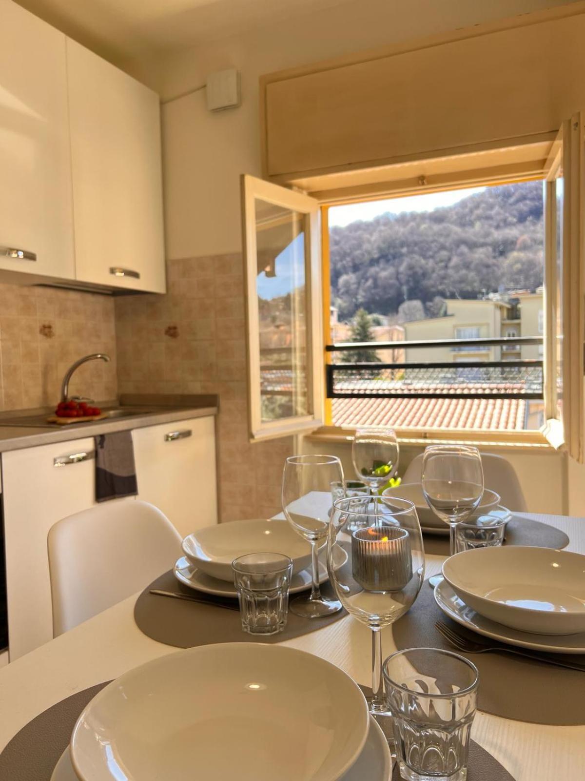 La Mansarda Apartment โกโม ภายนอก รูปภาพ