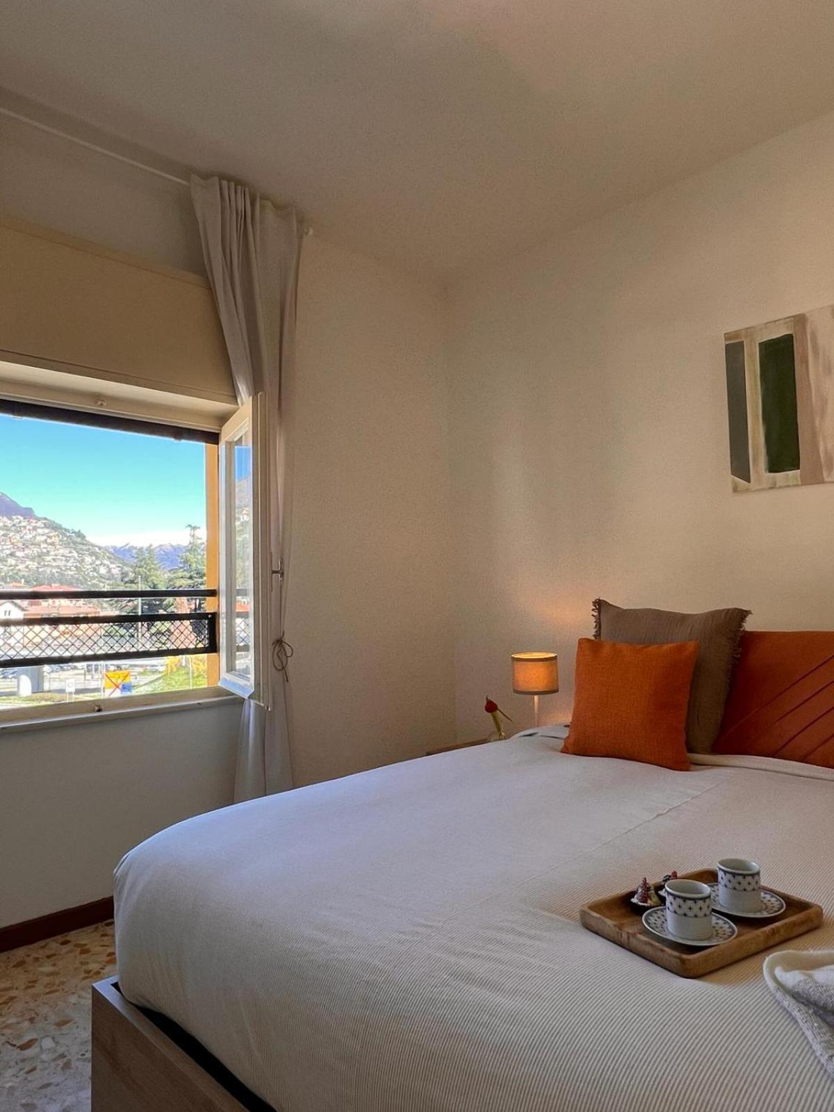 La Mansarda Apartment โกโม ภายนอก รูปภาพ