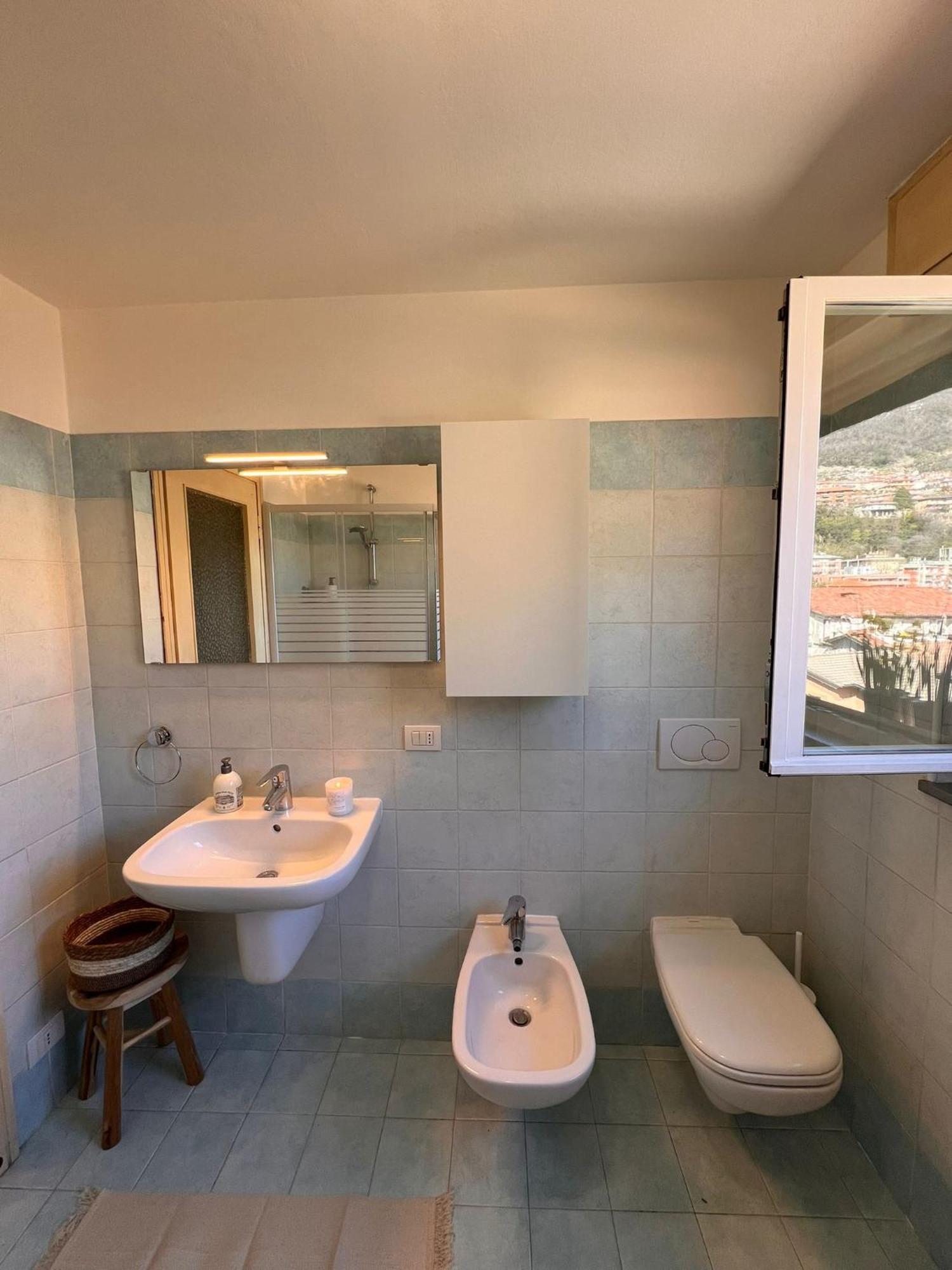 La Mansarda Apartment โกโม ภายนอก รูปภาพ