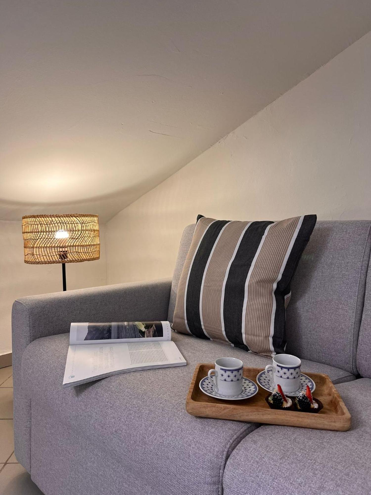 La Mansarda Apartment โกโม ภายนอก รูปภาพ