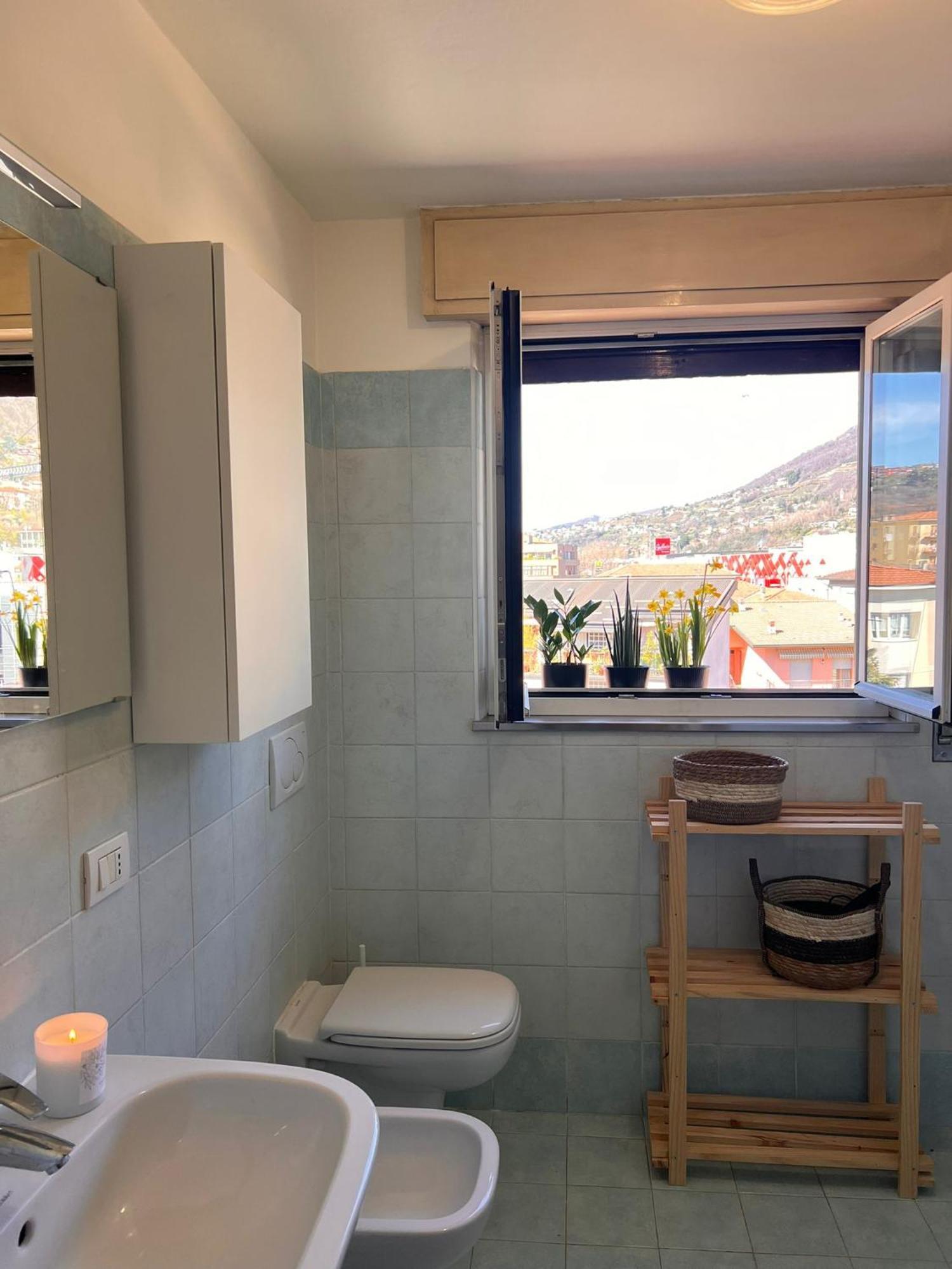 La Mansarda Apartment โกโม ภายนอก รูปภาพ