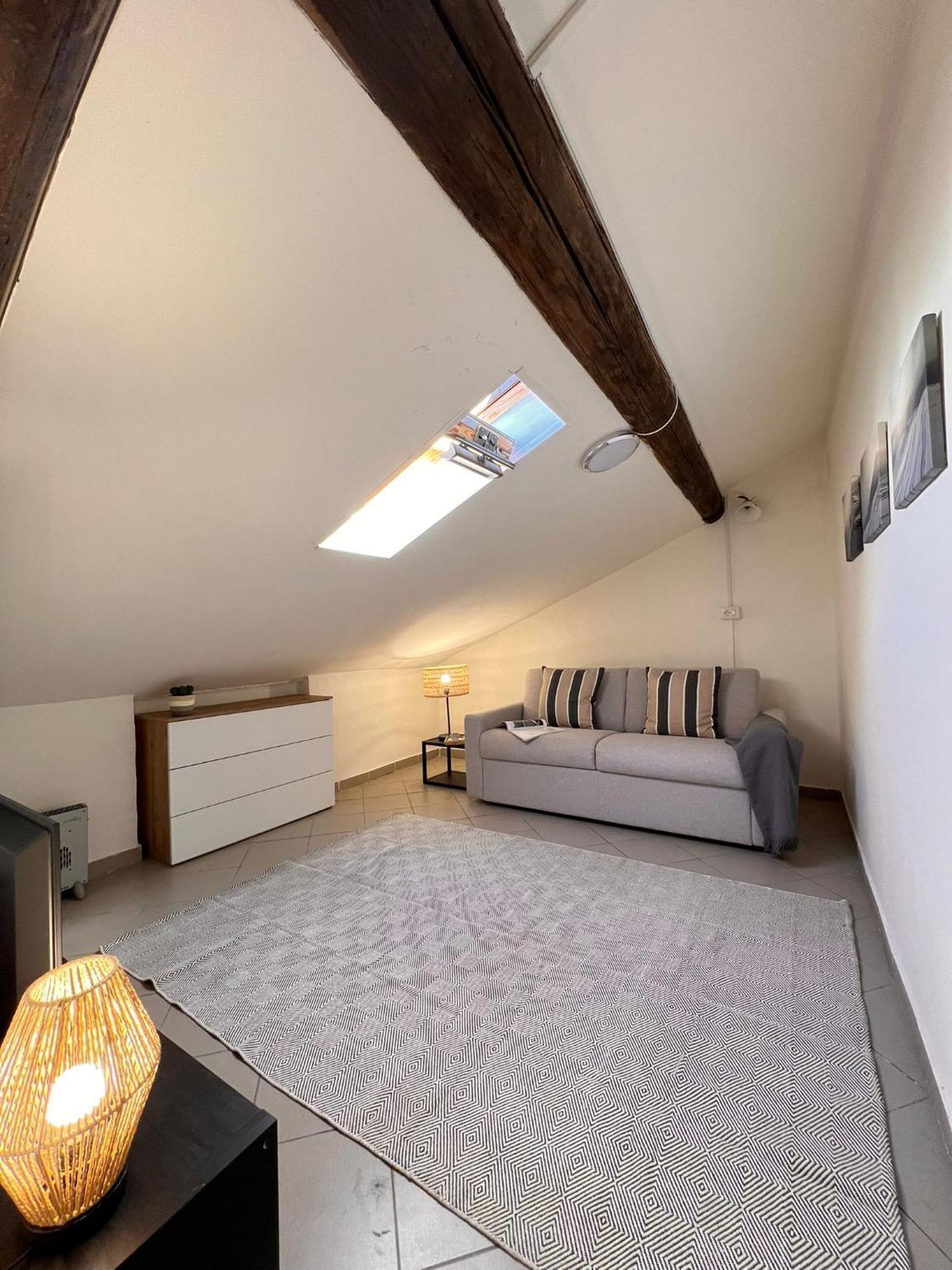 La Mansarda Apartment โกโม ภายนอก รูปภาพ