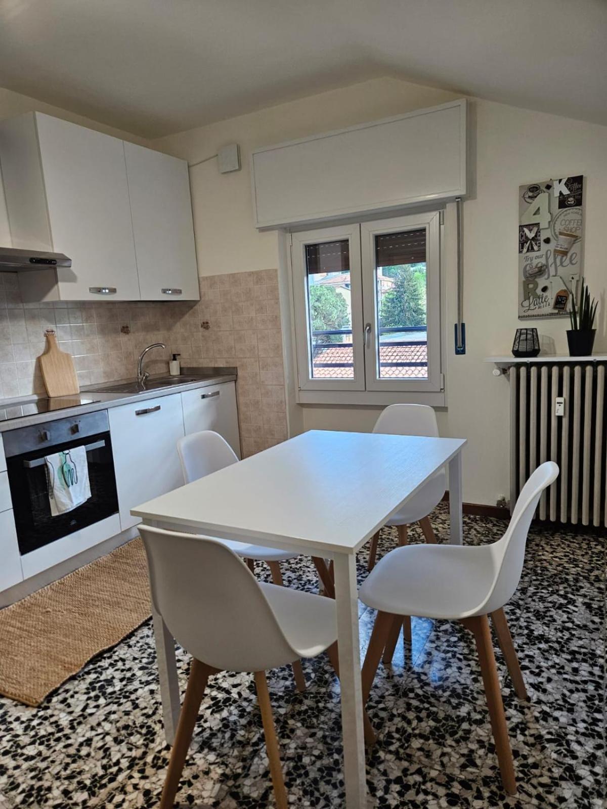 La Mansarda Apartment โกโม ภายนอก รูปภาพ