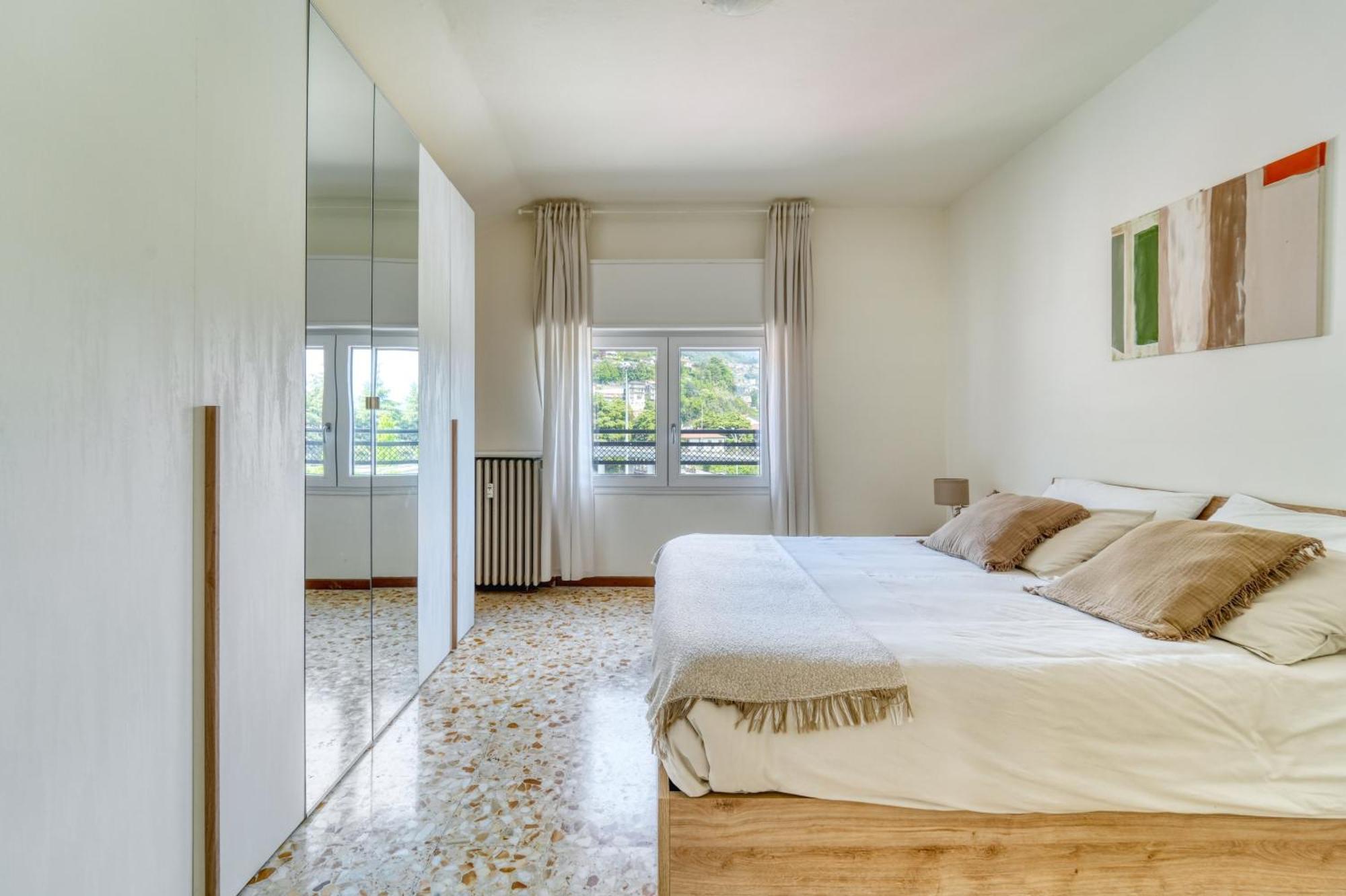 La Mansarda Apartment โกโม ภายนอก รูปภาพ