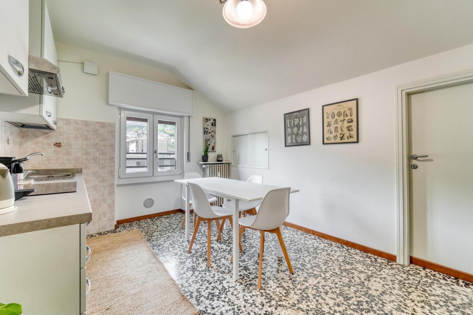 La Mansarda Apartment โกโม ภายนอก รูปภาพ