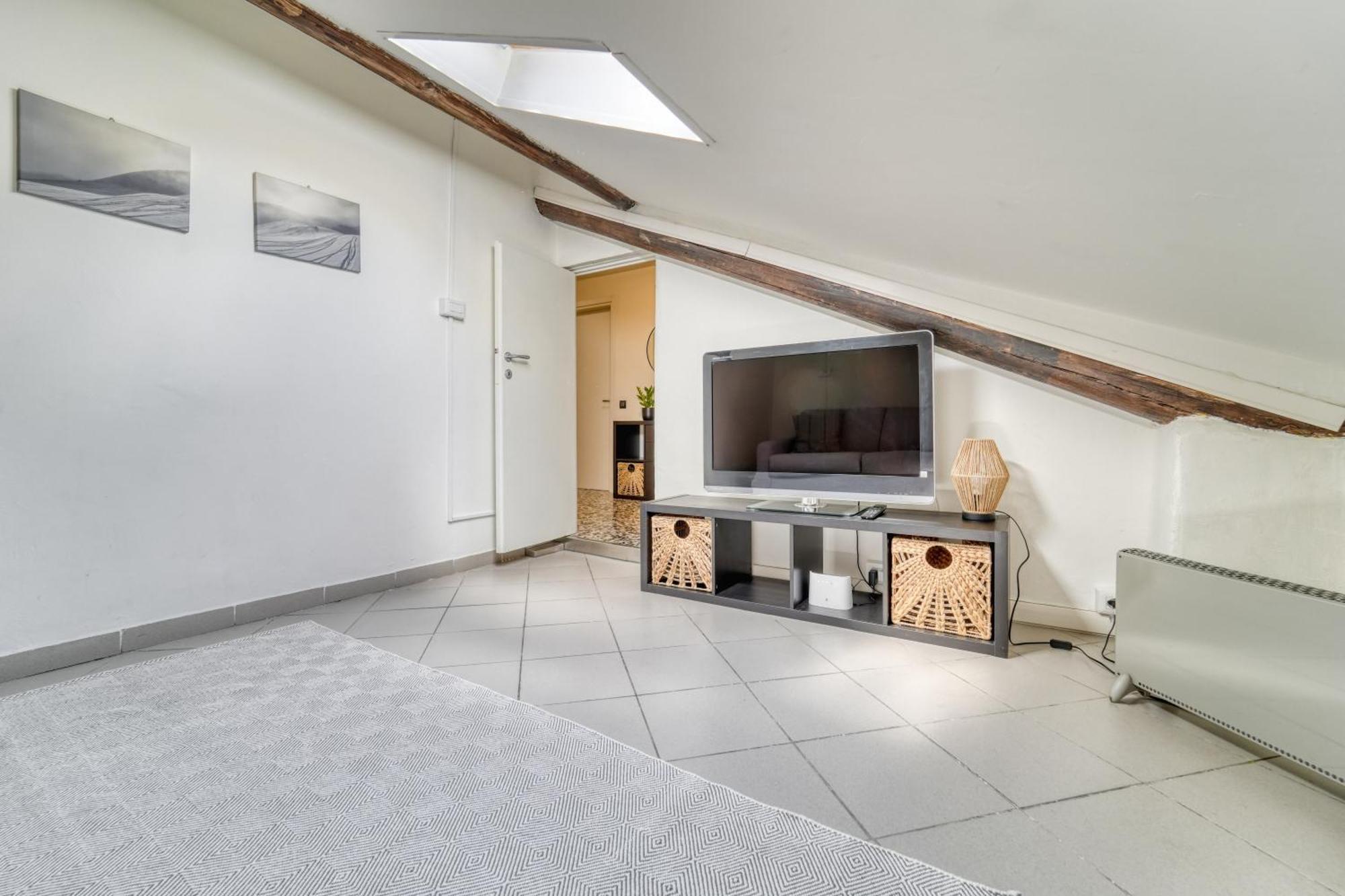 La Mansarda Apartment โกโม ภายนอก รูปภาพ